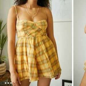 💌 Urban Outfitters UO Lorelei Crinkle Playsuit size SMALL Y2K